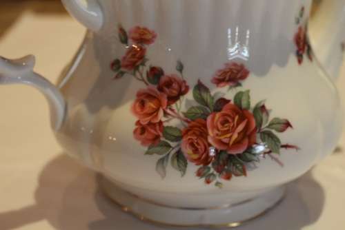 PRISTINE ROYAL ALBERT CENTENNIAL ROSE TEAPOT