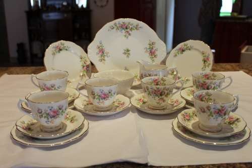 SUPERB ROYAL ALBERT 21pc MOSS ROSE TEA SET