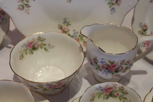 SUPERB ROYAL ALBERT 21pc MOSS ROSE TEA SET