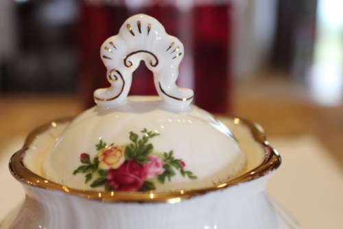 ROYAL ALBERT OLD COUNTRY ROSES CHELSEA VASE