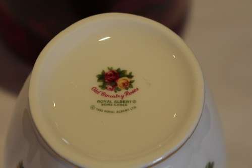 ROYAL ALBERT OLD COUNTRY ROSES CHELSEA VASE