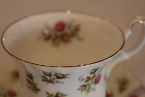 SUPERB ROYAL ALBERT WINSOME TEA TRIO