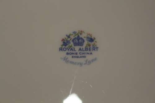 ROYAL ALBERT MEMORY LANE  EARED CAKE PLATTER
