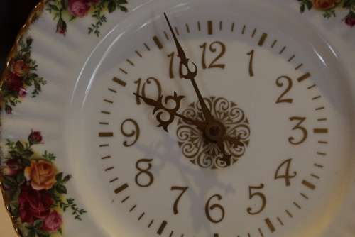ROYAL ALBERT OLD COUNTRY ROSES WALL CLOCK