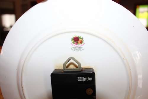 ROYAL ALBERT OLD COUNTRY ROSES WALL CLOCK