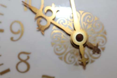 ROYAL ALBERT OLD COUNTRY ROSES WALL CLOCK