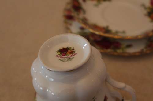ROYAL ALBERT OLD COUNTRY ROSES TEA TRIO B