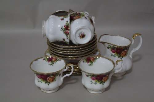 FABULOUS ROYAL ALBERT OLD COUNTRY ROSES PART TEA SET