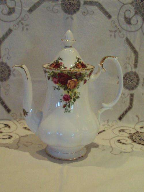 ROYAL ALBERT "OLD COUNTRY ROSES" COFFEE POT