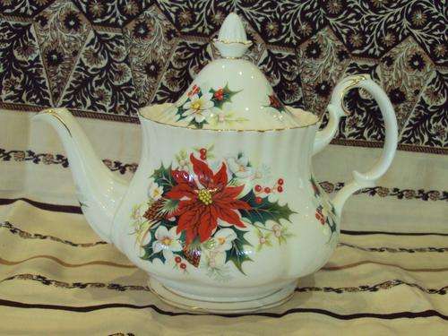 ROYAL ALBERT LARGE POINSETTIA TEA POT