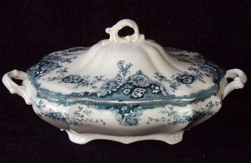 UNNAMED VICTORIAN BLUE AND WHITE  LIDDED TUREEN