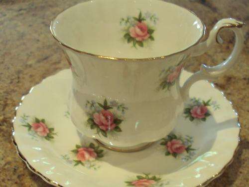 ROYAL ALBERT  FORGET-ME-NOT ROSE