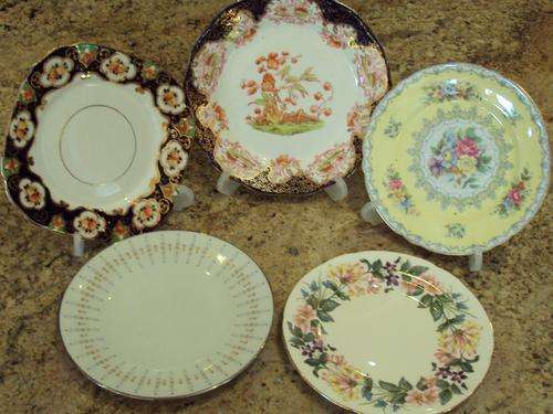 5 PRETTY CAKE PLATES