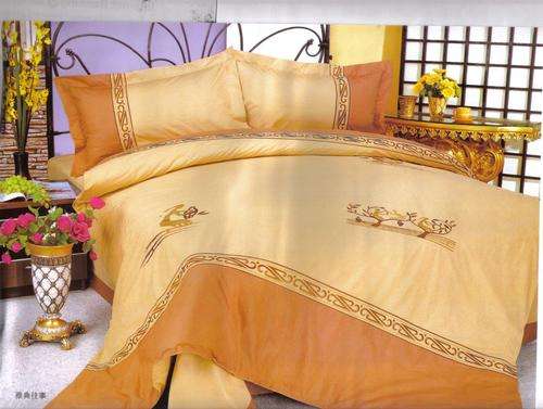 6 PIECE DOUBLE DUVET SET - PLEASE DON'T BID HIGHER THAN MARKET PRICE.
