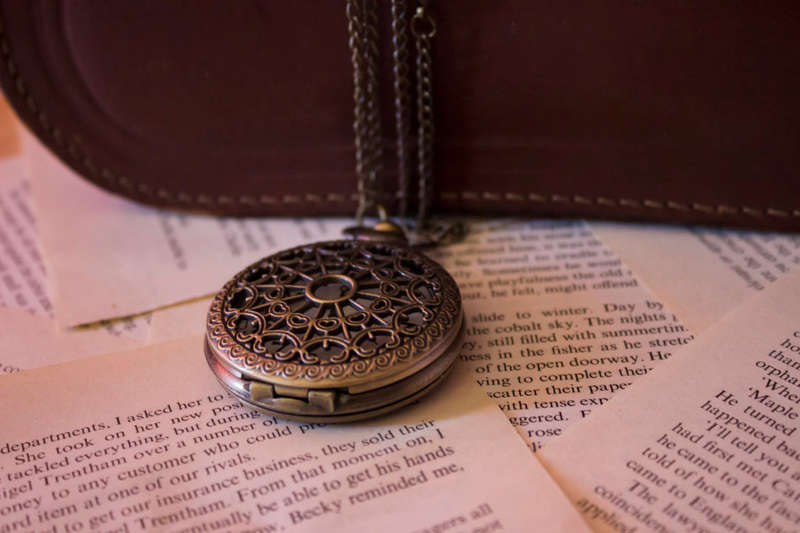 Vintage Look Pocket Watch with Chain - Bronze