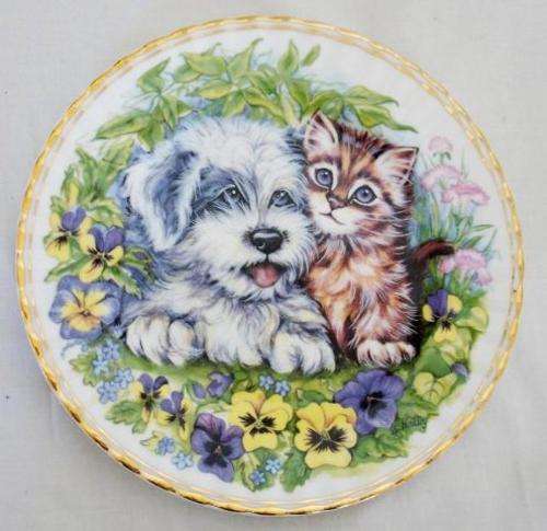 FRIENDS TOGETHER COLLECTABLE PLATE