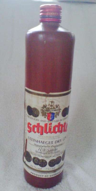 SCHILICHTE DRY GIN BOTTLE