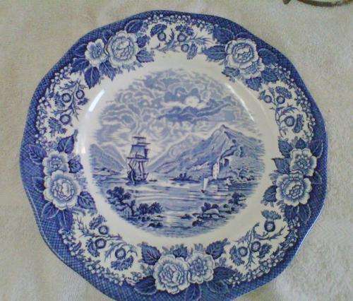 ROYAL WARWICK  DINNER PLATE