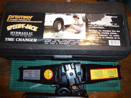 Car Jack - hydraulic tyre changer - easy to use