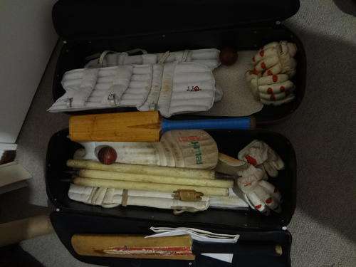 Kid/teenager cricket kit * 2
