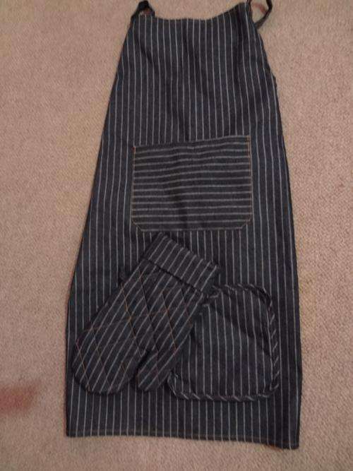 Apron, oven glove and oven mitten - unwanted gift