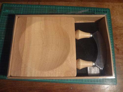 Herb cutting board with herb mincer - never used
