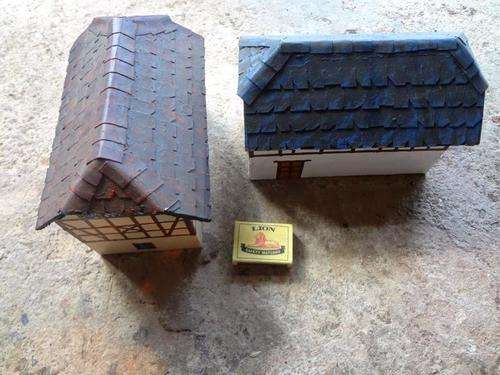 28mm warhammer / warhammer  - terrain / scenery - large house - red or blue roof - A+ painted