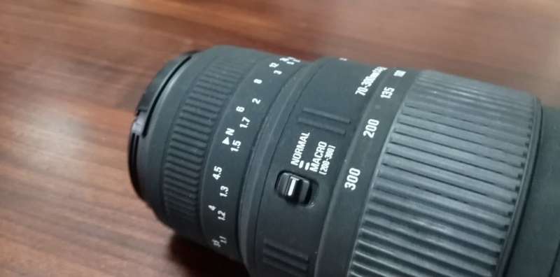 Sigma 70-300mm DG Macro Canon Mount *PLEASE READ*
