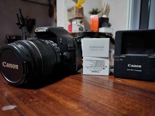 Canon 550D and 18-55mm IS Kit