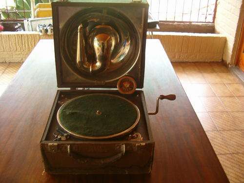 Decca!! Portable Gramophone......Still Works !!!! Needs Some TLC.