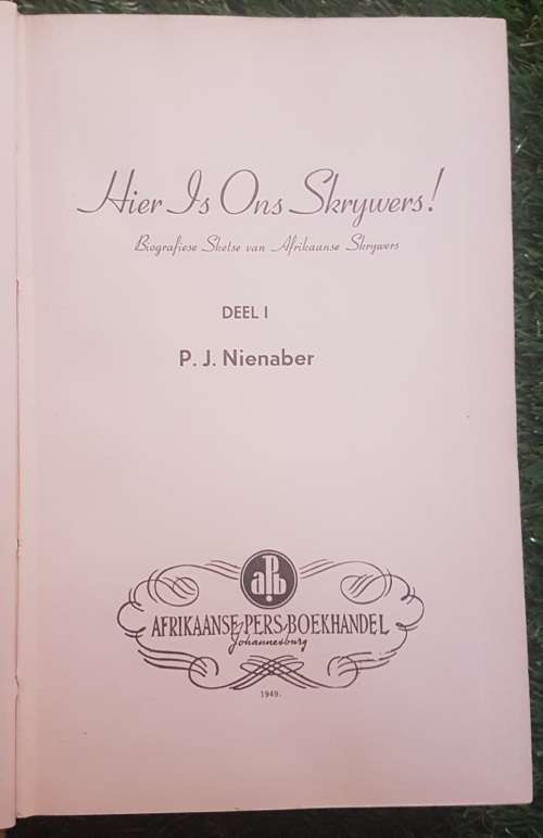 Hier is ons Skrywers:- Nienaber. 1st Ed.