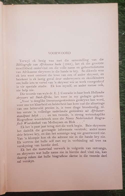 Hier is ons Skrywers:- Nienaber. 1st Ed.