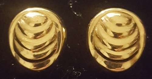 Beautiful Hallmarked 9ct Yellow Gold Clip On Earrings 2.4g
