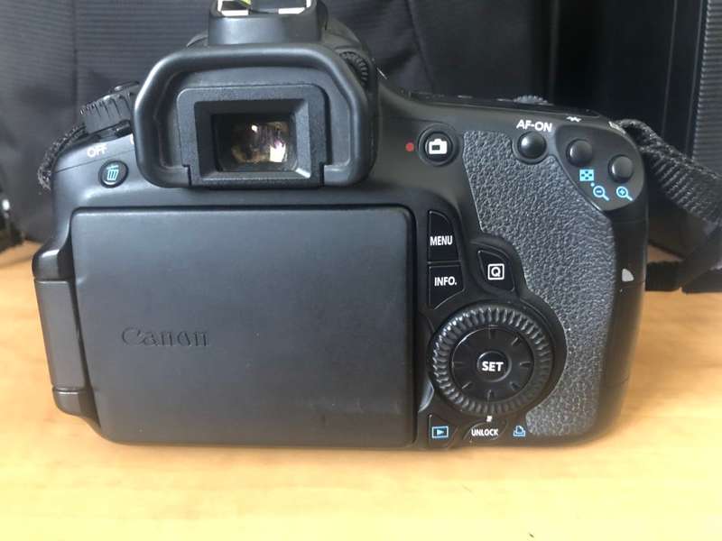 CANON EOS 60D WITH 19-55MM IS II IN EXCELLENT CONDITION COMING WITH INTER PRO BAG