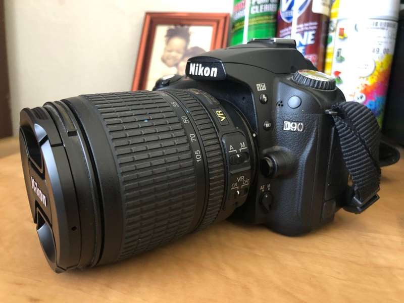 NIKON D90 WITH 18-105MM VR LENS IN EXCELLENT CONDITION