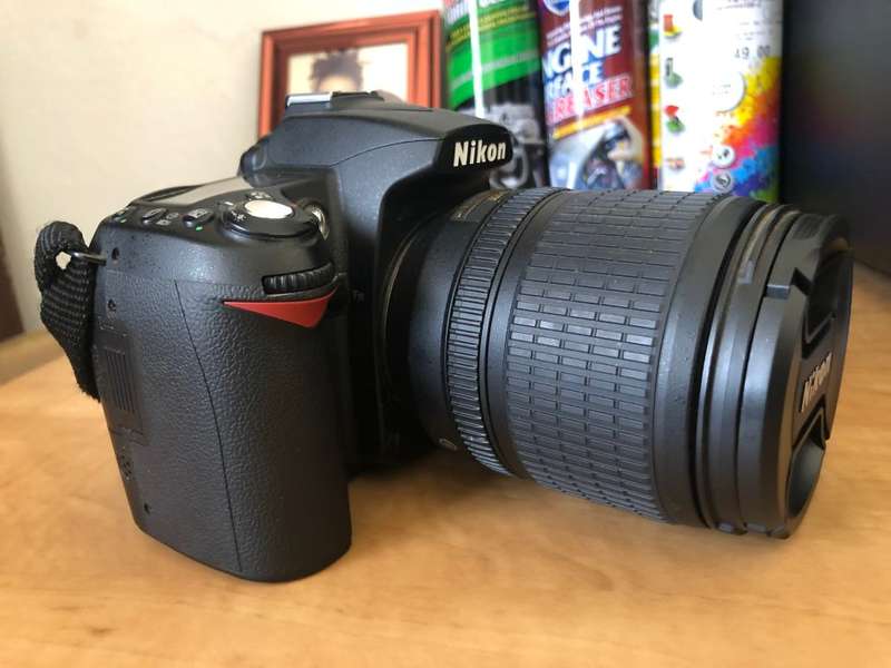 NIKON D90 WITH 18-105MM VR LENS IN EXCELLENT CONDITION