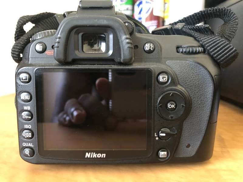 NIKON D90 WITH 18-105MM VR LENS IN EXCELLENT CONDITION