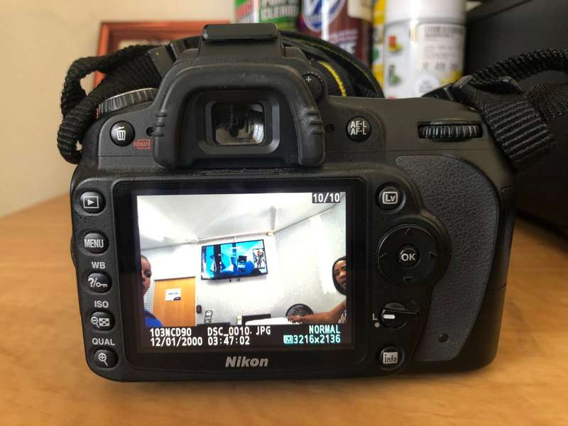 NIKON D90 WITH 18-105MM VR LENS IN EXCELLENT CONDITION