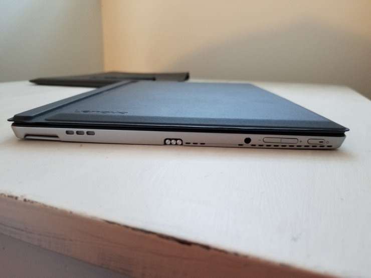 LENOVO MIIX 520 , 8TH GEN CORE I7-8550U @1.80GHz,8GB RAM,256GB SSD 2 IN 1