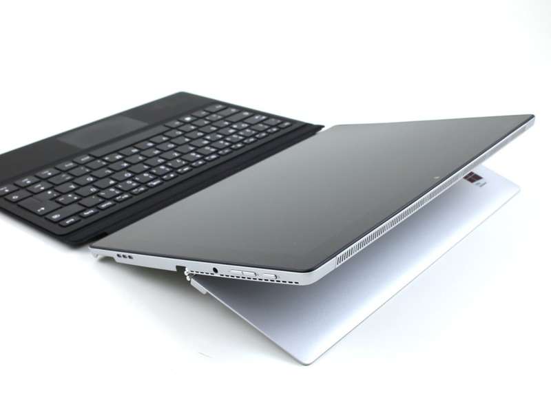 LENOVO MIIX 520 , 8TH GEN CORE I7-8550U @1.80GHz,8GB RAM,256GB SSD 2 IN 1