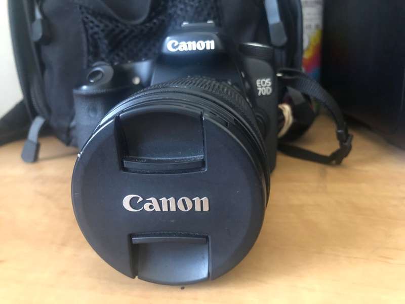 CANON 70D WITH 18-135MM IS STM LENS , CARRY BAG EXCELLENT CONDITION