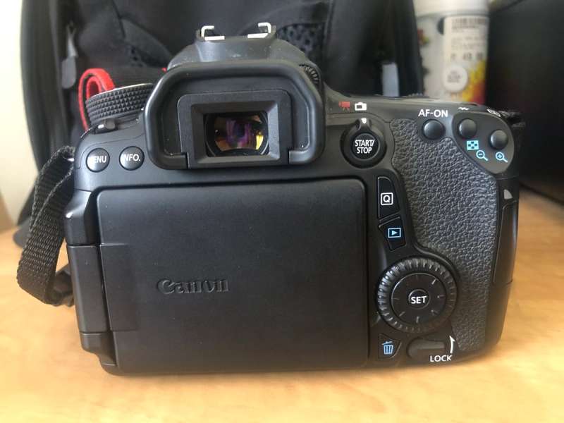 CANON 70D WITH 18-135MM IS STM LENS , CARRY BAG EXCELLENT CONDITION