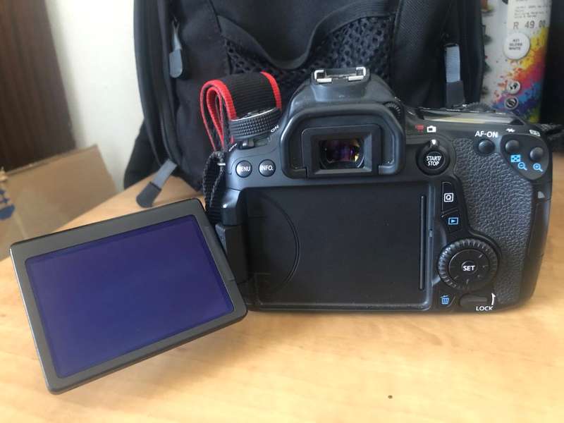 CANON 70D WITH 18-135MM IS STM LENS , CARRY BAG EXCELLENT CONDITION