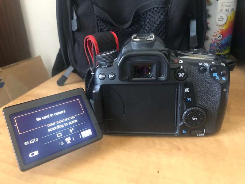 CANON 70D WITH 18-135MM IS STM LENS , CARRY BAG EXCELLENT CONDITION