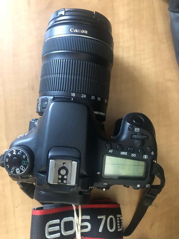 CANON 70D WITH 18-135MM IS STM LENS , CARRY BAG EXCELLENT CONDITION