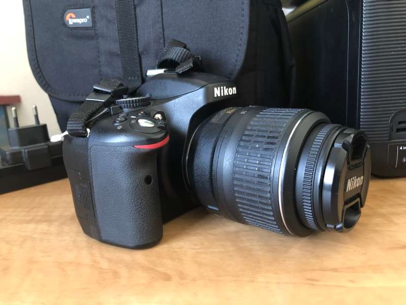 Nikon D5100 DSLR with 18-55mm f/3.5-5.6G DX VR Lens, LOWEPRO BAG , EXCELLENT CONDITION
