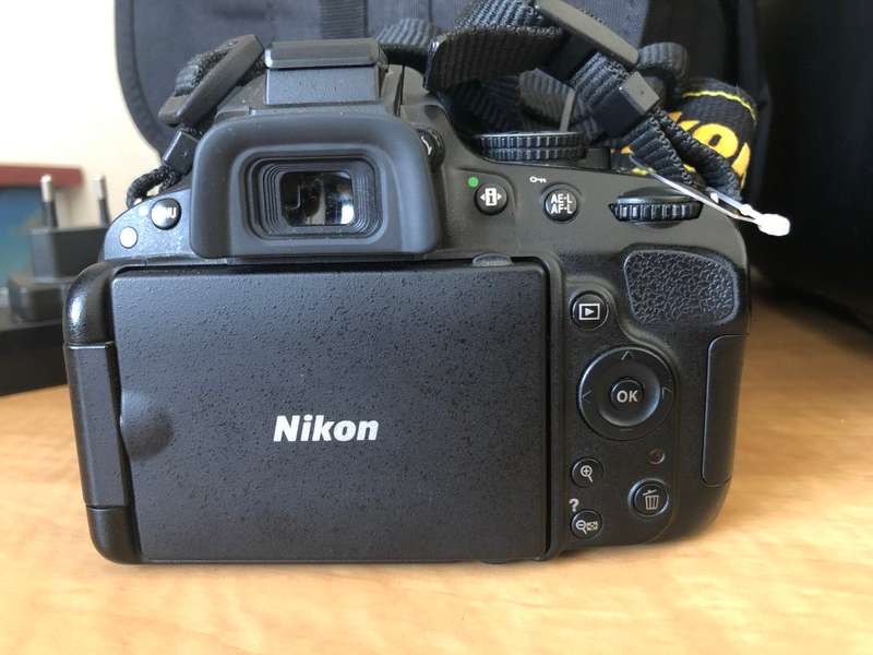 Nikon D5100 DSLR with 18-55mm f/3.5-5.6G DX VR Lens, LOWEPRO BAG , EXCELLENT CONDITION