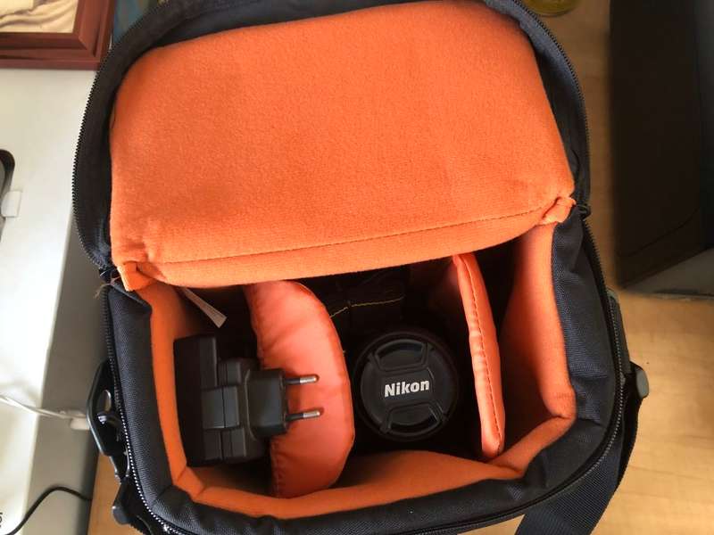 Nikon D5100 DSLR with 18-55mm f/3.5-5.6G DX VR Lens, LOWEPRO BAG , EXCELLENT CONDITION