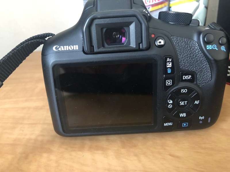 Canon EOS 1300D with CANON 18-55MM in EXCELLENT CONDITION WITH CANON CAMERA BAG