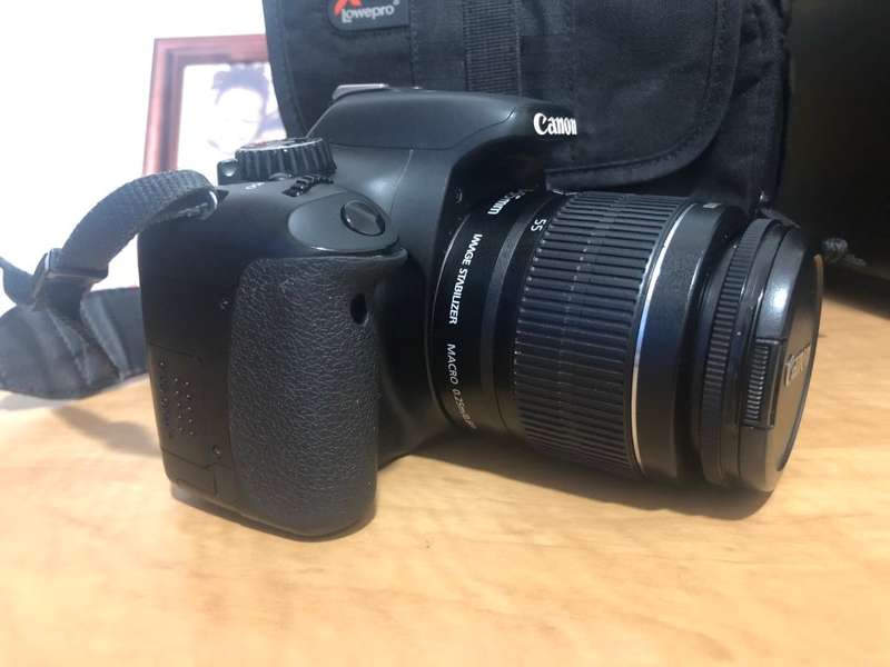 Canon EOS 550D Digital SLR camera FULL HD MOVIES with Canon 18-55MM LENS, LOWEPRO BAG